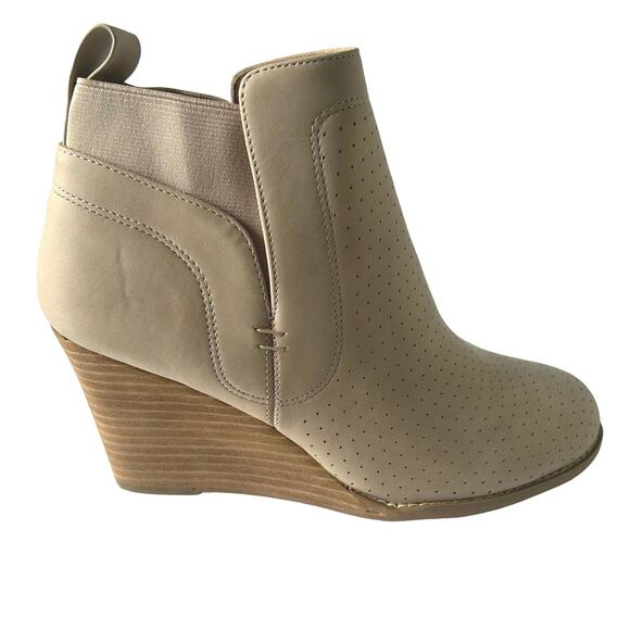 DV by Dolce Vita Women's Boots Size 9 Bootie Beige Gerdy Ankle Wedge New - Picture 1 of 8